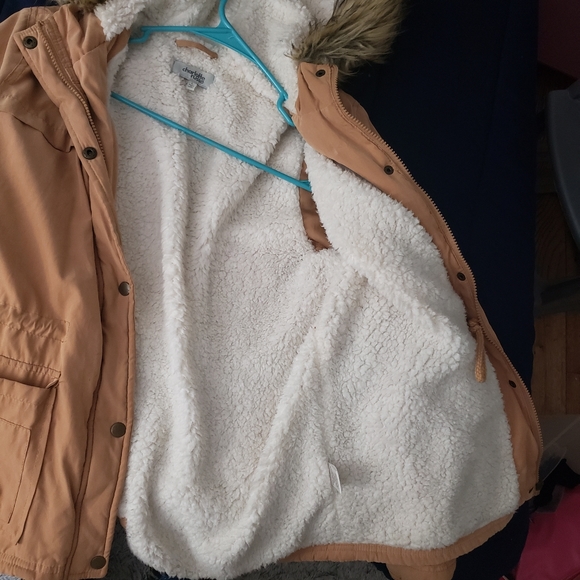 Charlotte Russe jacket with fur - Picture 5 of 6